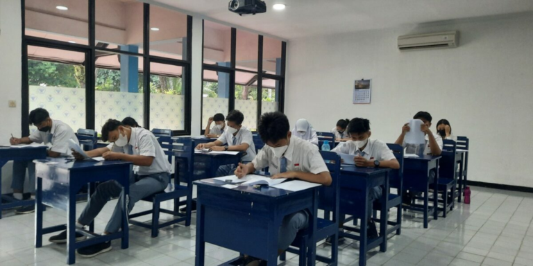 Pintar Belajar – Membuka Pintu Pengetahuan untuk Semua di SMAN 1 Pronojiwo