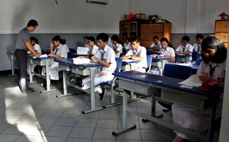 Sosialisasi Pentingnya Literasi Teknologi untuk Siswa SMA N1 Kota Bekasi